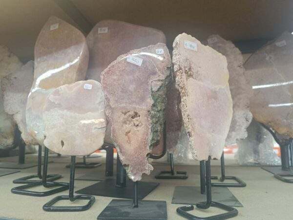 AMATISTA ROSA CON BASE METAL - Imagen 3