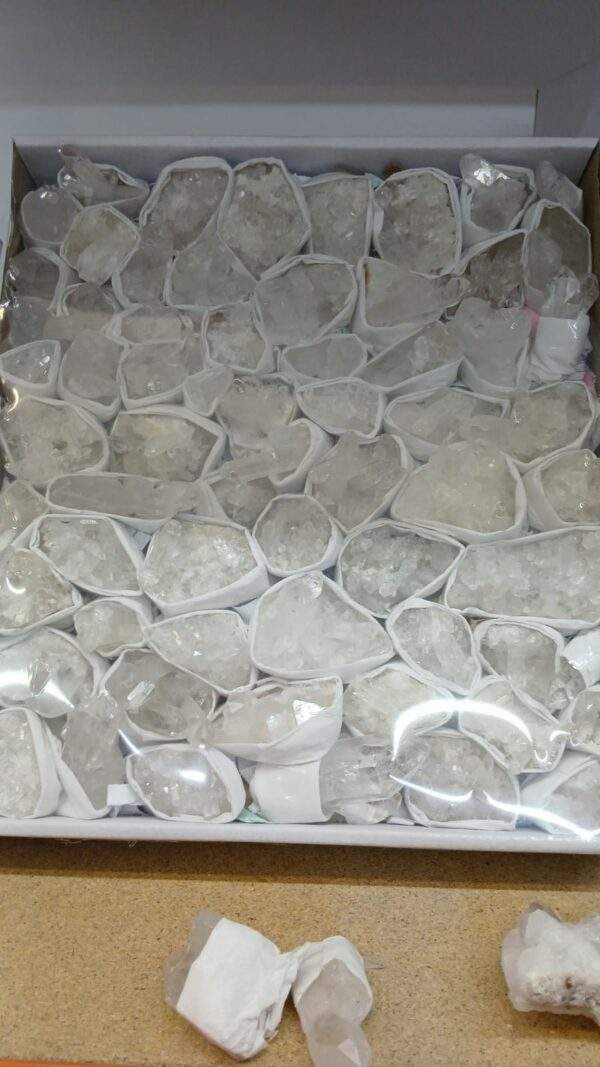 CAJA DE CUARZO BLANCO DRUSAS Y PUNTAS DE 0-50GR