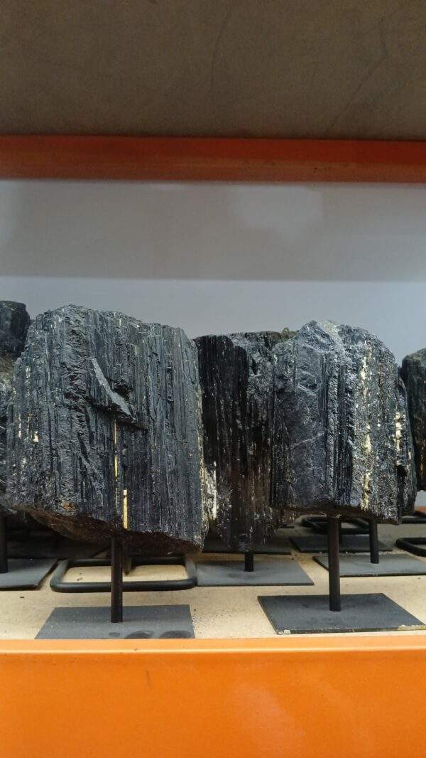 TURMALINA NEGRA EN BRUTO CON BASE METAL - Imagen 2