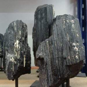 TURMALINA NEGRA EN BRUTO CON BASE METAL
