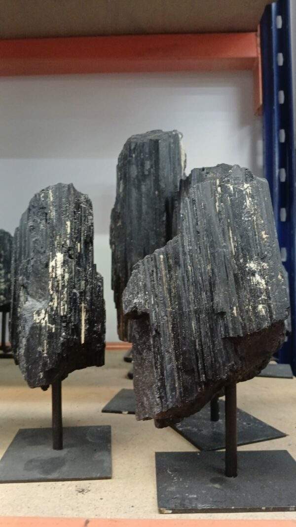 TURMALINA NEGRA EN BRUTO CON BASE METAL