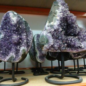 AMATISTA BRUTO CON BASE METAL