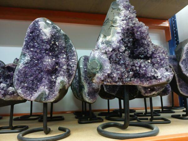 AMATISTA BRUTO CON BASE METAL