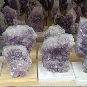 Amatista Drusa con base Madera