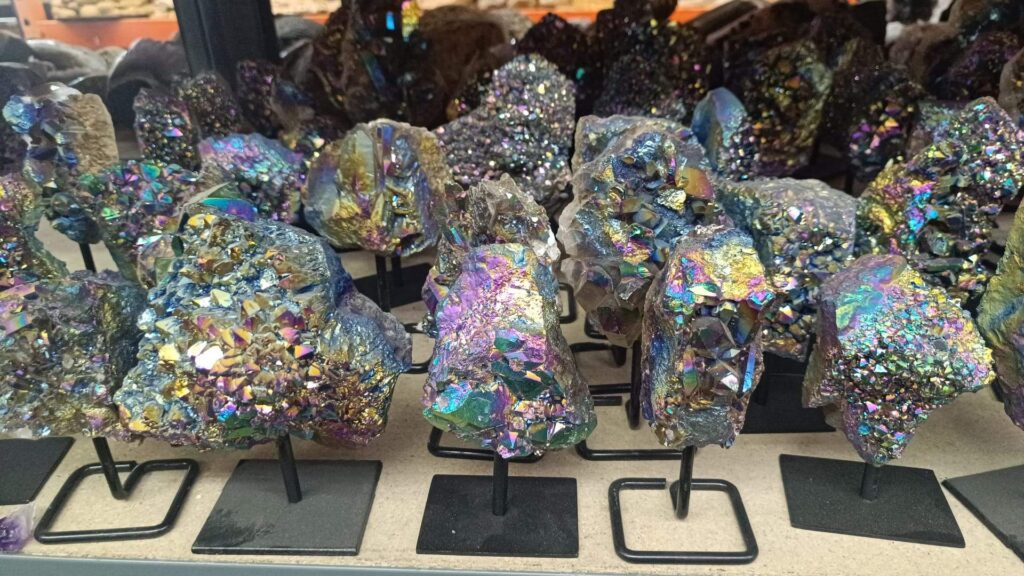 Amatista Drusa Aura Titaneo con base Metal