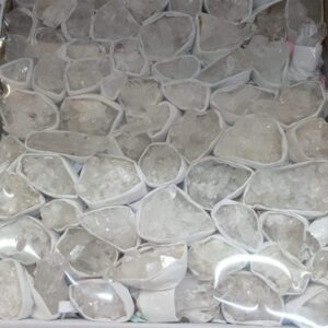 Caja de Cuarzo Blanco Drusas y Puntas de 0-50gr