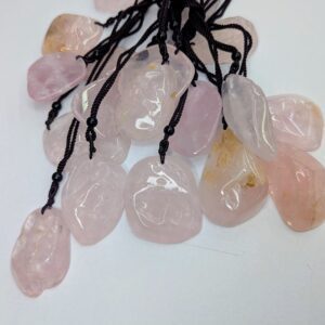 Colgante cuarzo rosa con cordón