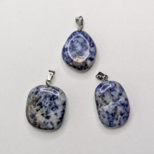 Colgante de sodalita pulida