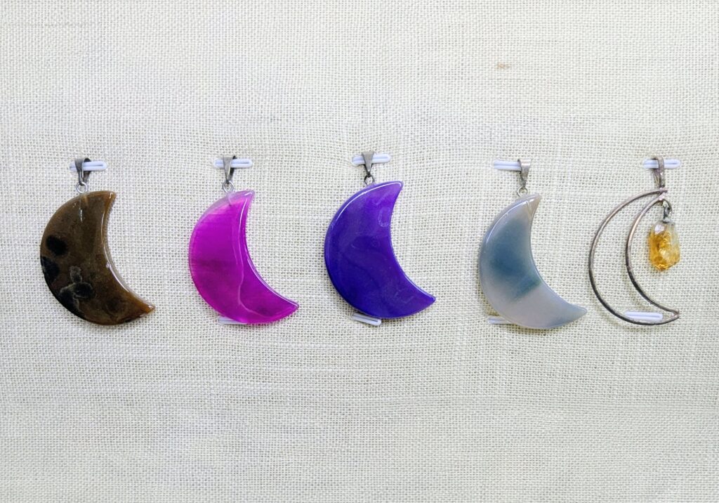 Colgante luna de mineral