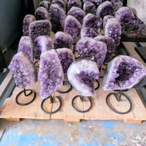 Geoda de amatista con base